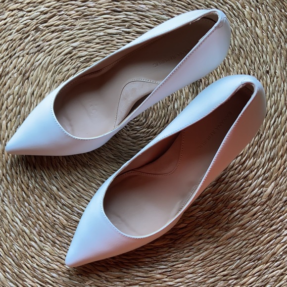 New banana republic white Madison pump heels - Picture 4 of 9